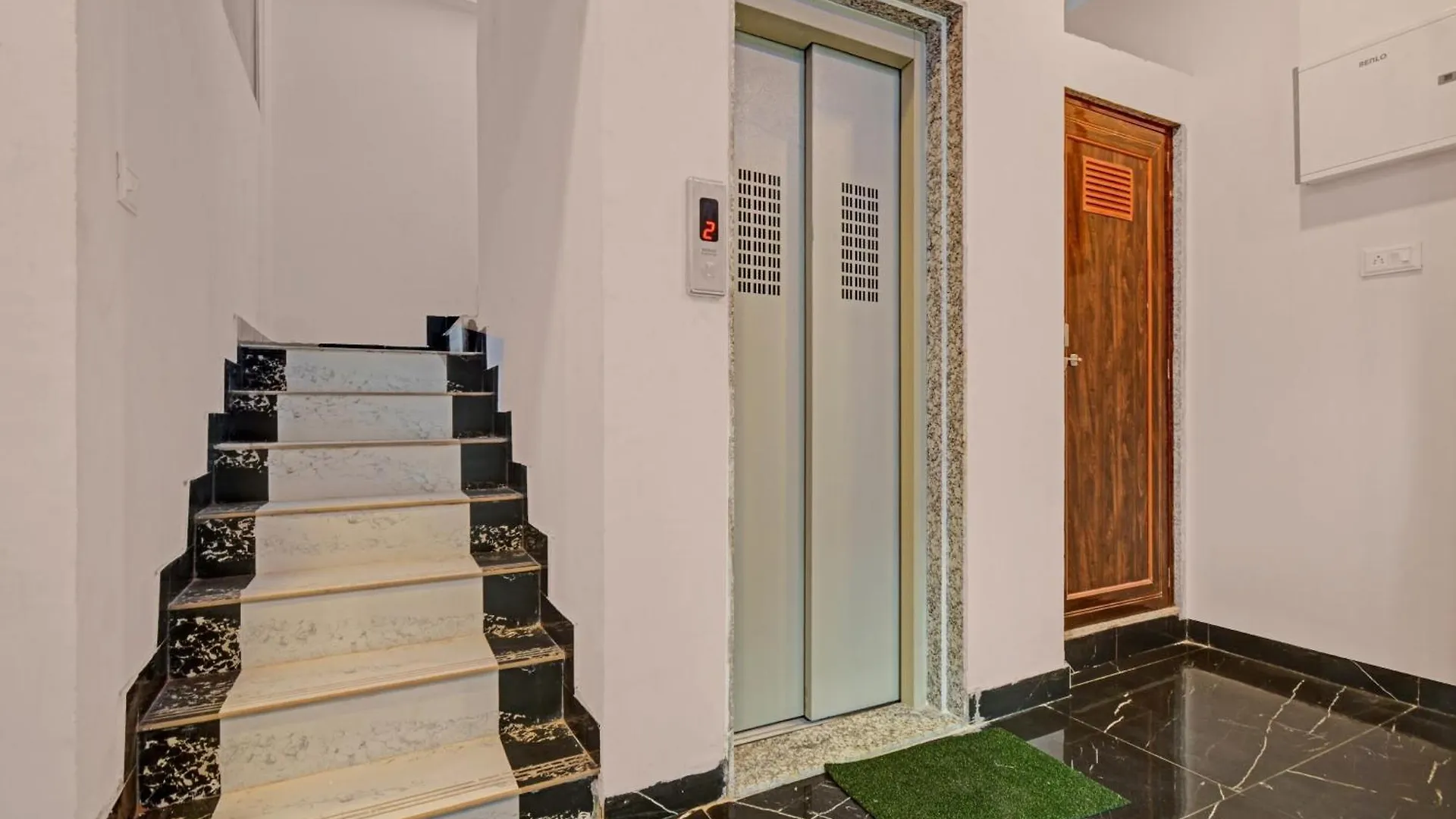 Hotel O Raj Palace Udaipur
